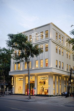 cho thuê nhà mặt phố thái hà, đống đa, được thiết kế theo diện tích: 320m2, lô góc rộng 15m. hot!