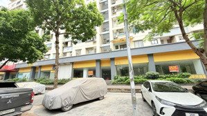 cho thuê 825m2 diện tích showroom trưng bày, siêu thị, nhà sách. tại mặt trung kính, lh 