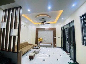 bán nhà nhân hòa, 40m x 5 tầng, ngõ nông, gần bãi gửi xe, gần hồ, chỉ 5.7 tỷ