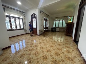 cho thuê nhà 3 tầng mt gần phan đăng lưu! hoà cường bắc, full nội thất. giá 30 tr/th. dt 140m2