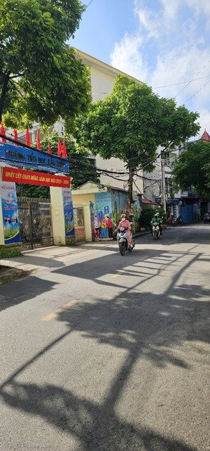 cần bán nhà gấp huy du 42m mt 4,8m,6 tầng gara ô tô full nội thất, gara ô tô ,14,8 tỷ