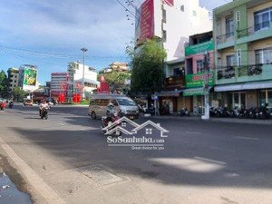 cần bán nhà mặt tiền thái nguyên giá chỉ 138tr/ m2 lh 