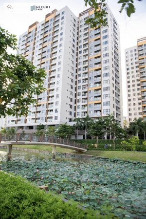 cần bán gấp căn hộ flora mizuki 78m2 view kênh đào giá 4.1 tỷ full thuế phí .lh: 