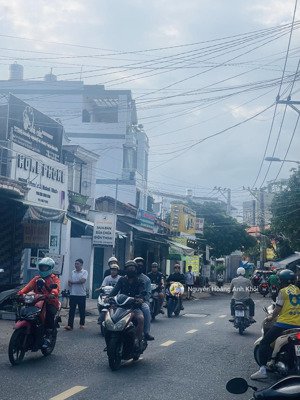 bán nhà gần ga metro đường 8m thông tứ tung , tiện xây 5 tầng , ở hoặc cho thuê