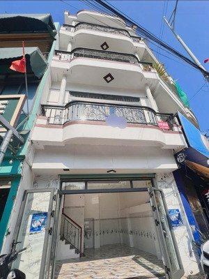 bán nhà mặt tiền đường 2/4 phường vĩnh thọ dt 28m2 ngang 4,86m2, sổ hồng riêng, giá 6,8 tỷ