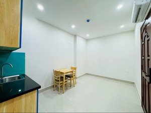 cho thuê chdv 1pn , bếp riêng full nội thất có ban công giá 5,2tr
