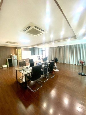 cho thuê văn phòng nguyễn khang 100m², sẵn nội thất, giá 13.5tr/tháng