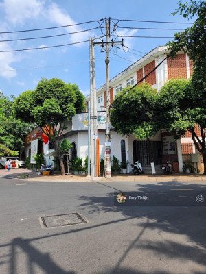 chính chủ cho thuê góc 2 mặt tiền 228 hoàng diệu, ngay ký túc xá, tp thủ đức. dt 40x12 giá rẻ .