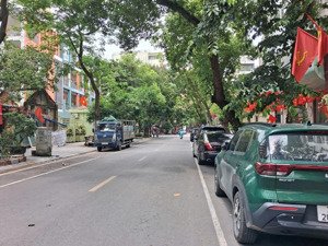 bán tòa nhà 7 tầng thang máy hai bà trưng giáp hoàn kiếm, giá 32 tỷ hiếm nhà xây mới bán