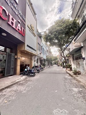 bán nhà mặt tiền tân bình , gồm căn nhà và chdv 68 phòng , dt 390m2 chỉ 75 tỷ