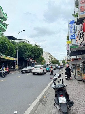 nhà 4 tầng ngay tân sơn nhì đang thu nhập 25 triệu/ tháng giá: 10.9 tỷ