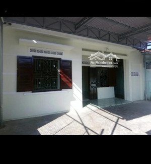 nhà cấp 4 , sổ đỏ chính chủ. 132m2, mặt tiền 8m.cách chợ n.hòa chỉ 500m.