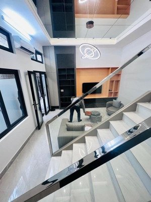 đội cấn ba đình:38m*5t *mt 6m full nội thất, ngõ nông, xe 3gác -gần chợ - tiện ích bạt ngàn ở ngay