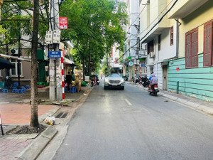 gia đình tôi bán nhà phố nghĩa đô - hoàng quốc việt vỉa hè ôtô tránh thoáng trước sau mặt tiền 4,5m