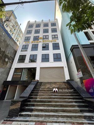 văn phòng nguyên sàn tòa nhà - 200m2 - ngay trung tâm tp - giá 200k/m2