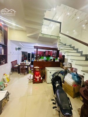 bán nhà 3 tầng sát đinh thị thi vạn phúc,hẻm xe hơi thông,giá chỉ 7,19 tỷ, sổ hồng hoàn công đủ