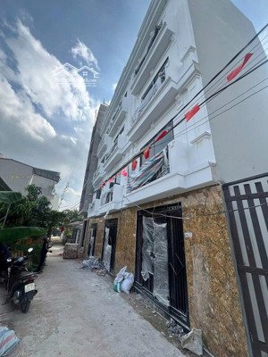 hàng hot đông la, ô tô đỗ cửa, gửi xe cạnh nhà. full nội thất. dt 32m2, 5 tầng. giá 4,66 tỷ