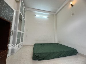 nhà nguyên căn nhỏ gọn,đúc 1 trệt 2 lầu sân thượng,tổng dtsd 80m2