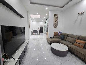 nhà thuê nhà 2 tầng tđc vcn phước long 2 nha trang, đầy đủ nội thất, khu vực an ninh