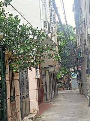 bán nhà cách mặt phố lạc long quân 10m, gần bưởi, dtsđ 45m2 x 4,5t, giá 11 tỷ. lh 