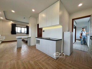 cho thuê phòng 55m2 full nội thất, tách bếp, cửa sổ siêu thoáng, gần chợ bà chiểu, giáp q1, q3