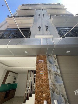 bán nhà xuân phương, 5 tầng, 3 ngủ, 4 wc, ô tô qua nhà, ngõ thông