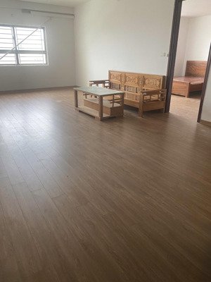 chính chủ muốn bán chung cư sông nhuệ, 2 phòng ngủ 2 vệ sinh, 98m2, nội thất cơ bản, giường tủ