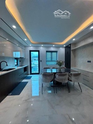 cầu chương dương- bồ đề- long biên. dt 64m x 6 tầng thang máy, ô tô tránh, lô góc. giá 15.4 tỷ