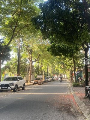 cực độc! mặt phố nguyễn đình hoàn, 55m2 x 4 tầng, mt 4.3m, 2 vỉa hè đá bóng, kinh doanh bất chấp