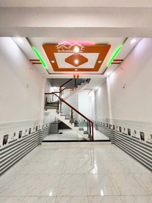 bán nhà bề thế ngang 4.4m. 2 tầng. sát hxt 8m. ngay kênh nước đen. nhỉnh 3 tỷ