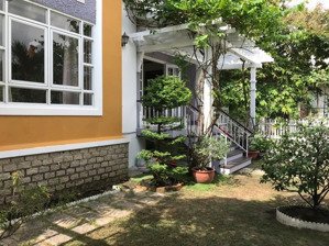 villa căn góc hai mặt tiền khu compound nguyễn văn hưởng, p thảo điền, q2. 15mx21m: 6pn 5wc