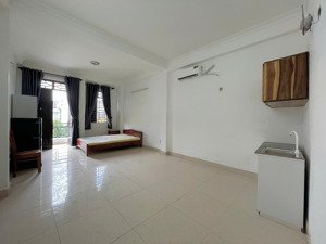 studio ban công thoáng, full nội thất, máy giặt riêng