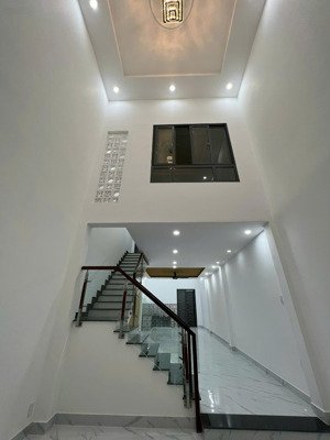 nhà mới 4x17m đường đẹp 6m ngay chợ hồ trọng quý thông 2 chiều
