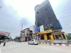 đường thông oto đỗ - đất vuông- thông ra trục chính kinh doanh- gần hồ điều hoà-trường mầm non