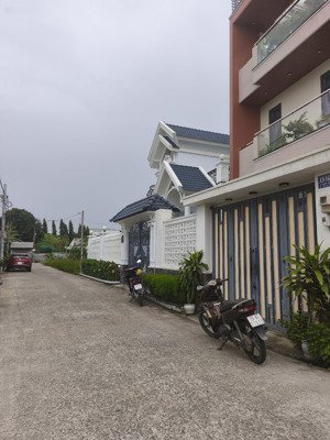 bán đất gần trường đại học phạm ngọc thạch. dt 5,2*17m=91m2