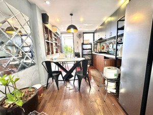 bay cực nhanh - ngã tư sở - 10m ra ô tô, trước nhà 3m, phân lô nội thất đẹp ở ngay, nhỉnh 8 tỷ