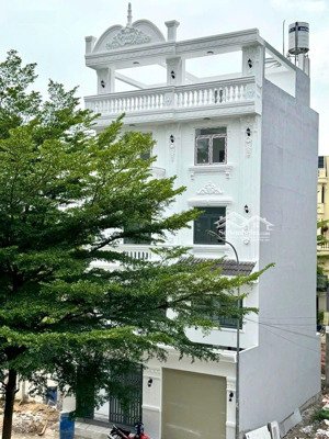 nhà đường 8m, nhà giá: 7,2 tỷ, dt: 8*11m, 1 lửng + 3,5 tầng, nguyễn văn tạo, nhà bè