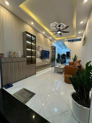 bán gấp nhà đẹp lai xá ô tô view hồ 42m 5t giá chỉ nhỉnh 6tỷ