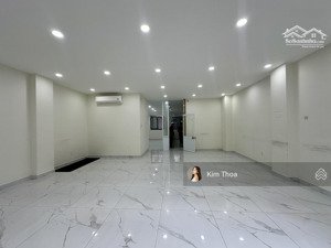 văn phòng tầng 2 (85m2), ngăn sẵn 2 phòng, gần bãi xe, có thang máy, máy lạnh, hầm xe. giá 12,5 tr