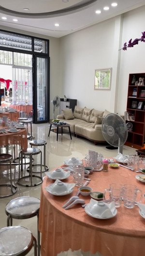 bán nhanh! nhà sổ hồng riêng tại kcn tân tạo, 7,2 tỷ, 106m2, 3pn, 2wc, mặt tiền 6m, giá tốt!