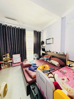 hẻm xe hơi thông gần mặt tiền ,ngay cv tầm vu. 4 tầng , 60m vào ở ngay hoặc mua cho thuê.