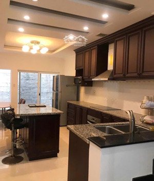 hot! chủ cần bán nhà để định cư nn - ban nhà trường sơn p.2 tân bình sát sân bay.