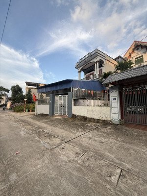 chỉ 3,6 tỷ sở hữu ngay 165 m2 đất, mặt tiền 8.6m, sát cnc hoà lạc khu đại học quốc gia, đạ