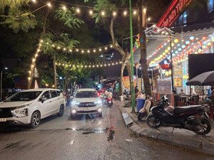 trương định - nhà gần phố - ngõ đẹp - mặt tiền rộng - view sân bóng nhà văn hóa