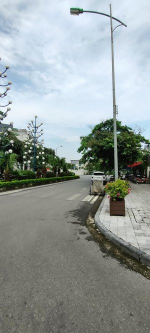 cho thuê tầng 1 biệt thự làm cafe, vp, chuyển phát khu đô thị dương nội hà đông lô góc view hồ