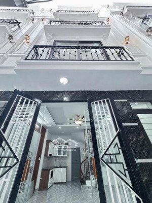 cho thuê nhà nguyên căn 5 tầng mới tinh không đồ, diện tích 30m2 * 5 tầng.