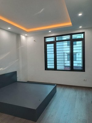 nhà đẹp la phù, 6 tầng thang máy, ô tô 7 chỗ vào nhà , nội thất đầy đủ . lh cc 