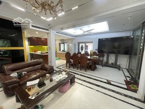 bán nhà phố duy tân 8 tầng lô góc 135m2, mặt tiền 10m thoáng 3 mặt giá hơn 80 tỷ