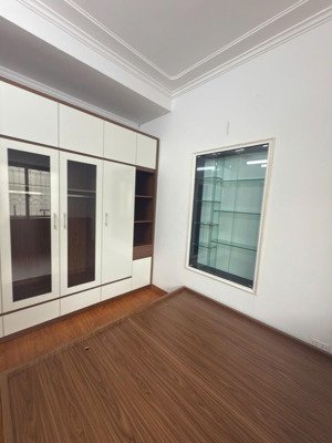 cần bán nhà tập thể ở ngõ hoàng quốc việt