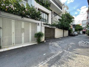 diện tích lớn khan hiếm! bán nhà hẻm 10m lê văn sỹ - quận 3. dt:8.8*22m. 5 tầng. giá: 39 tỷ tl